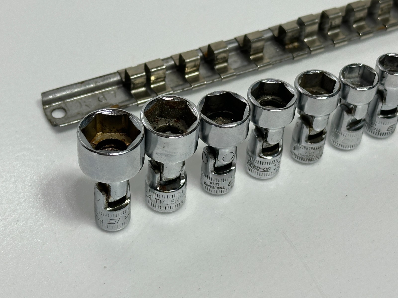 Snap On 12pc 111TMUSMA + 5mm 1/4″ Dr. Metric Universal Swivel Socket Set 5-15mm