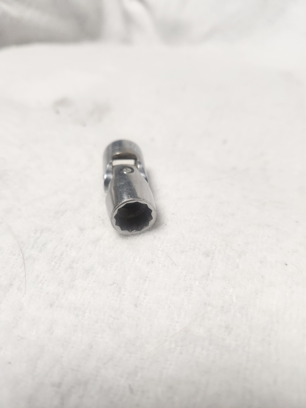Snap-On Tools 7/16″ 3/8″ Drive 12 Point Shallow Universal Swivel Socket FVU14