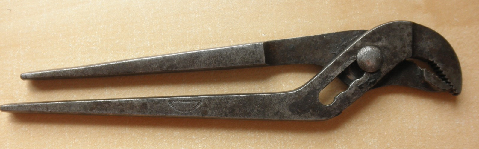 Vacuum Grip 9-1/4″ Tongue & Groove Slip Joint Pliers