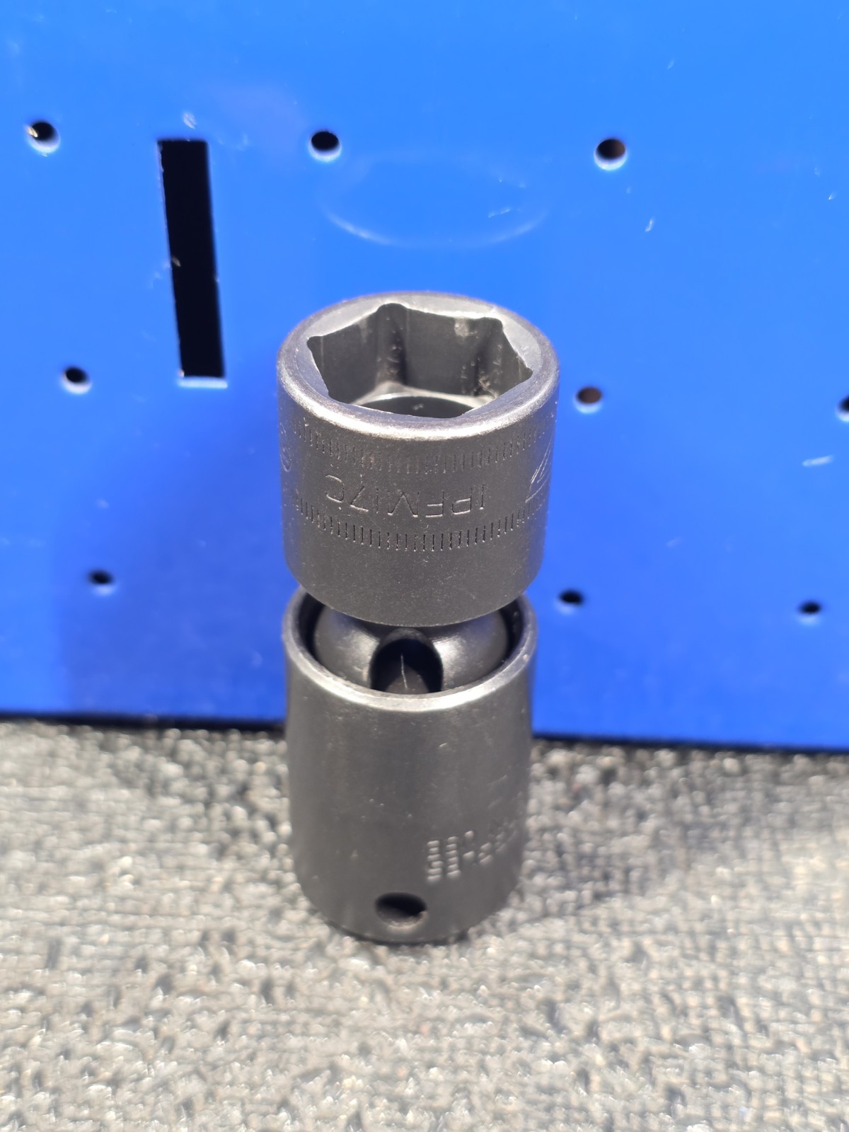 Snap-on Tools IPFM17C 17mm LIGHT USE 3/8″ Drive 6-Point Impact Swivel Socket