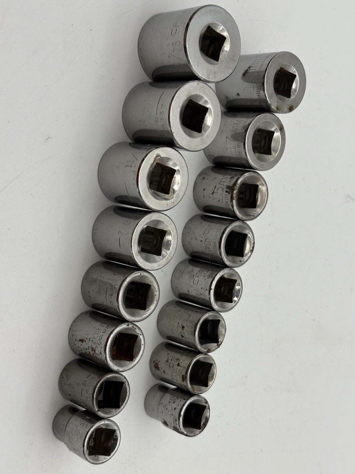 Craftsman G Series SAE & Metric 3/8″ Drive Sockets, 12 Point, 10-18MM, 3/8-13/16