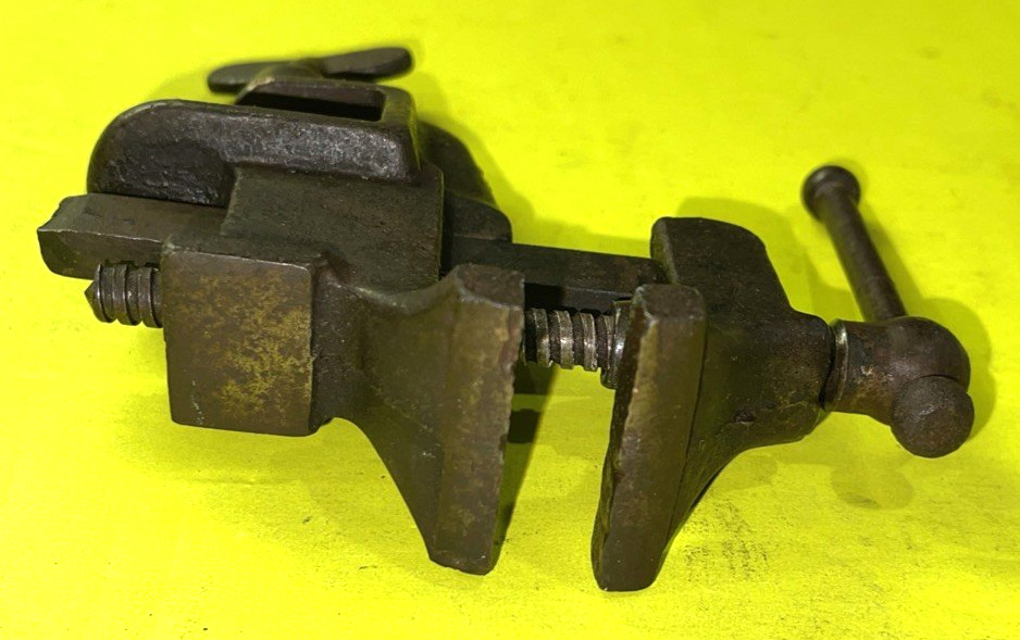 PV CO TOOL VINTAGE 154 VISE 1-1/2 INCHES WIDE JAW FREE SHIPPING IN THE US