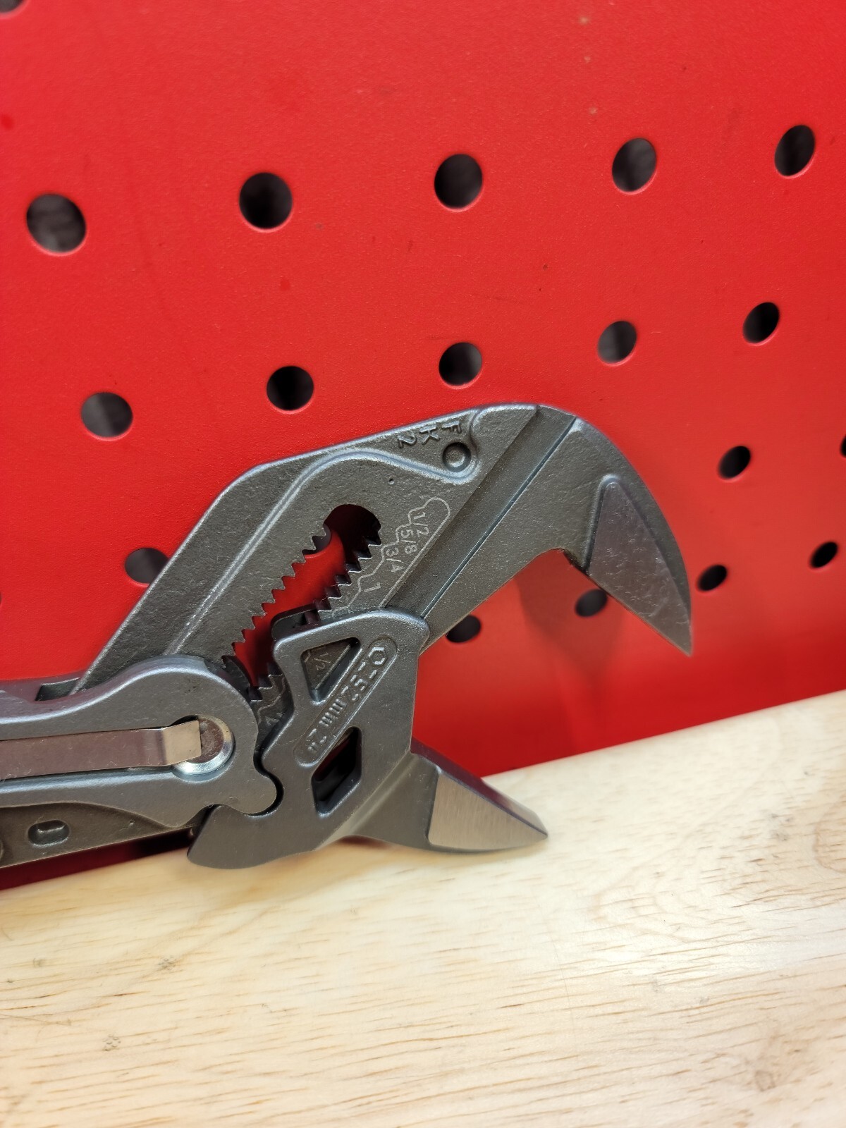 Knipex 10″ Adjustable Pliers Wrench 2″ Jaw Opening No Pinch Red 86 01 250