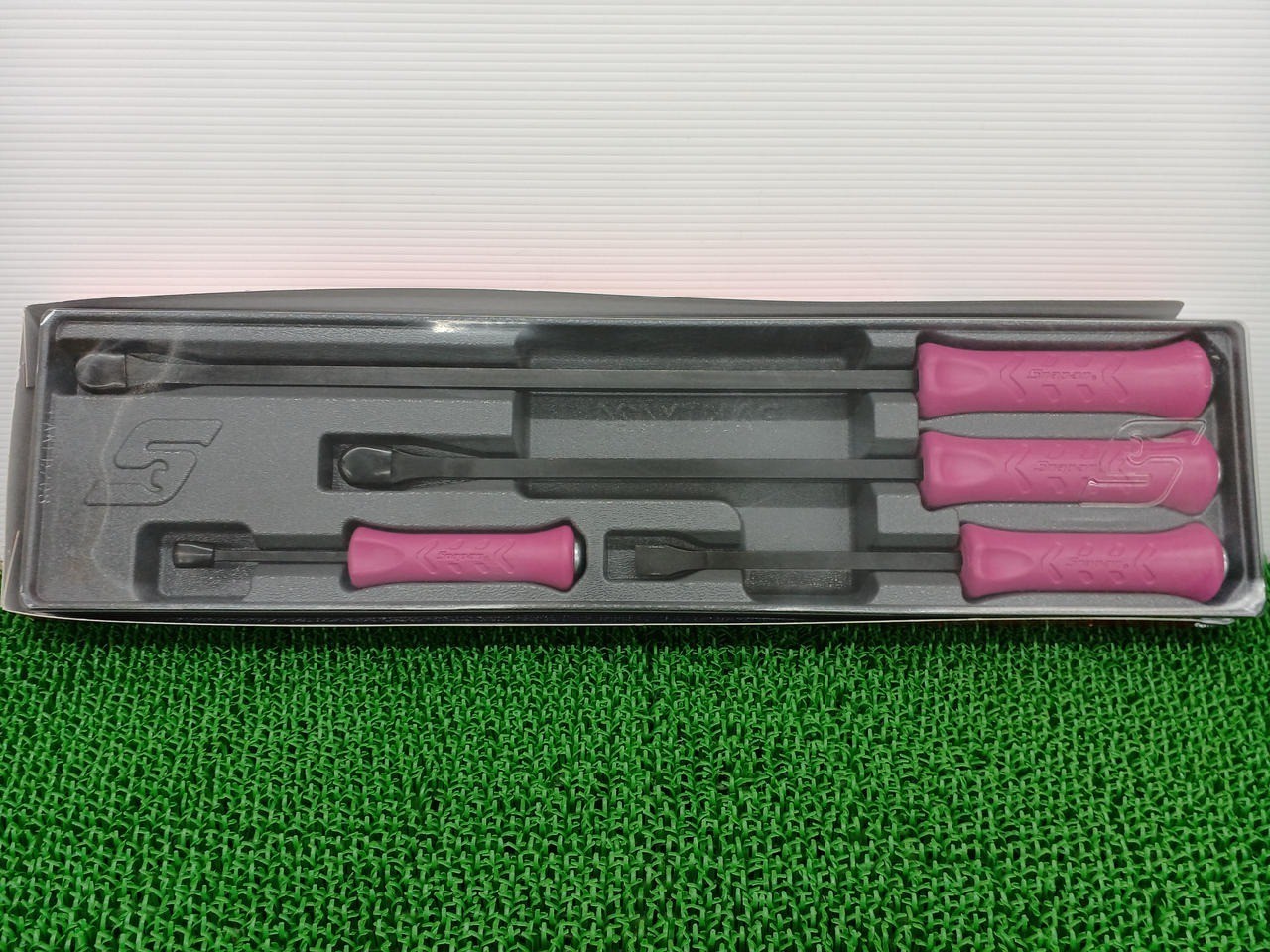 Snap-on SPBS704AEP ELECTRIC PINK 4pc Hard Grip Striking Prybar Set [Used]