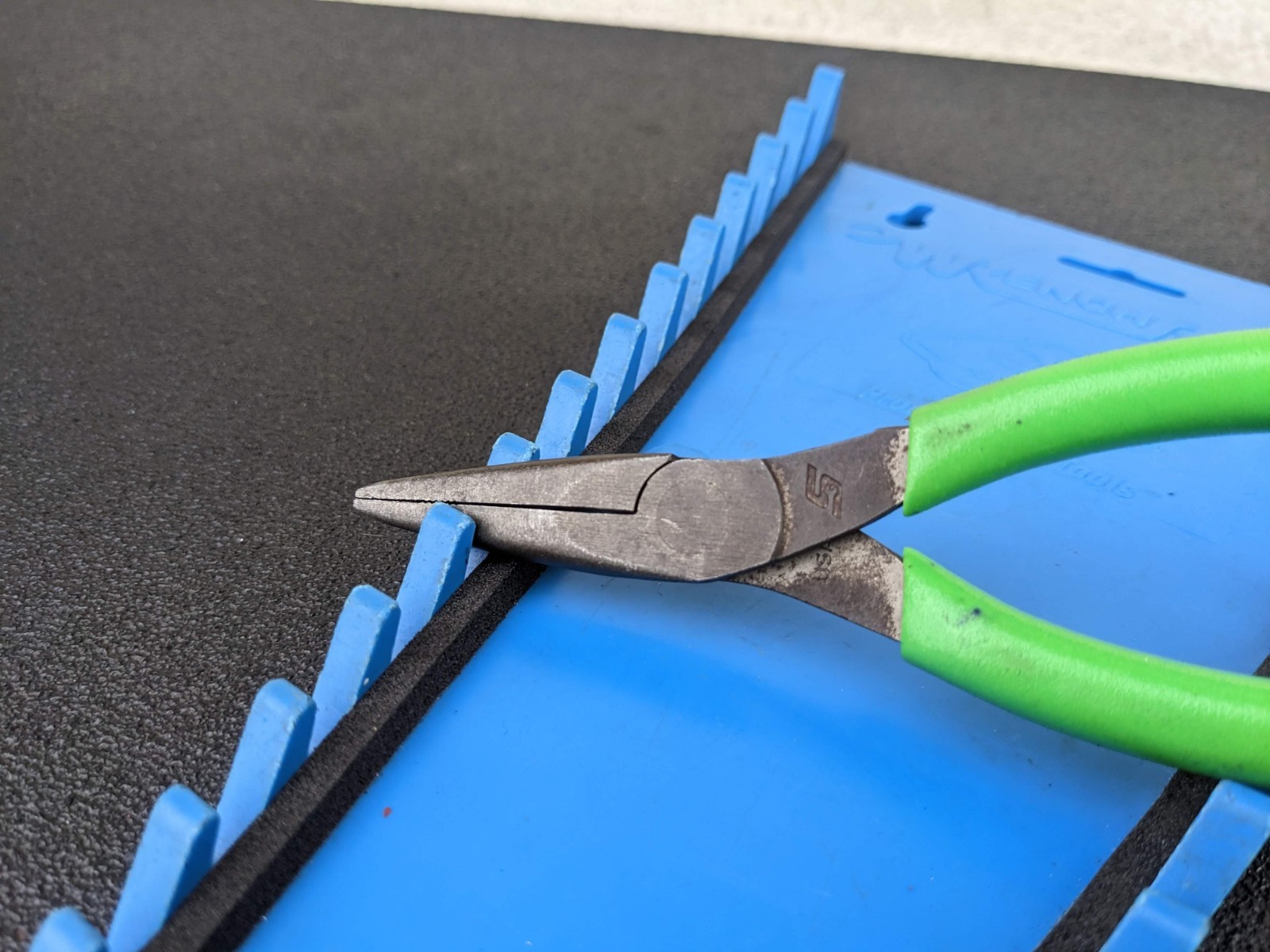 #bo037 Snap-On Tools USA GREEN 6″ Soft Grip Needle Nose Pliers 95ACFG