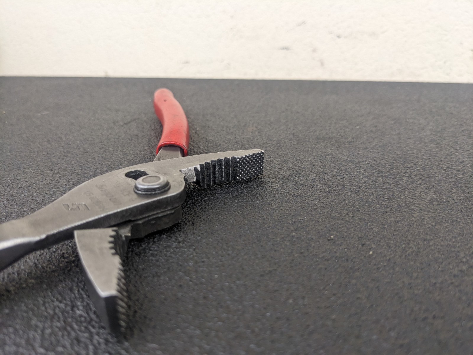 #bl082 Snap on 137ACF RED Handled Slip Joint 8” Pliers
