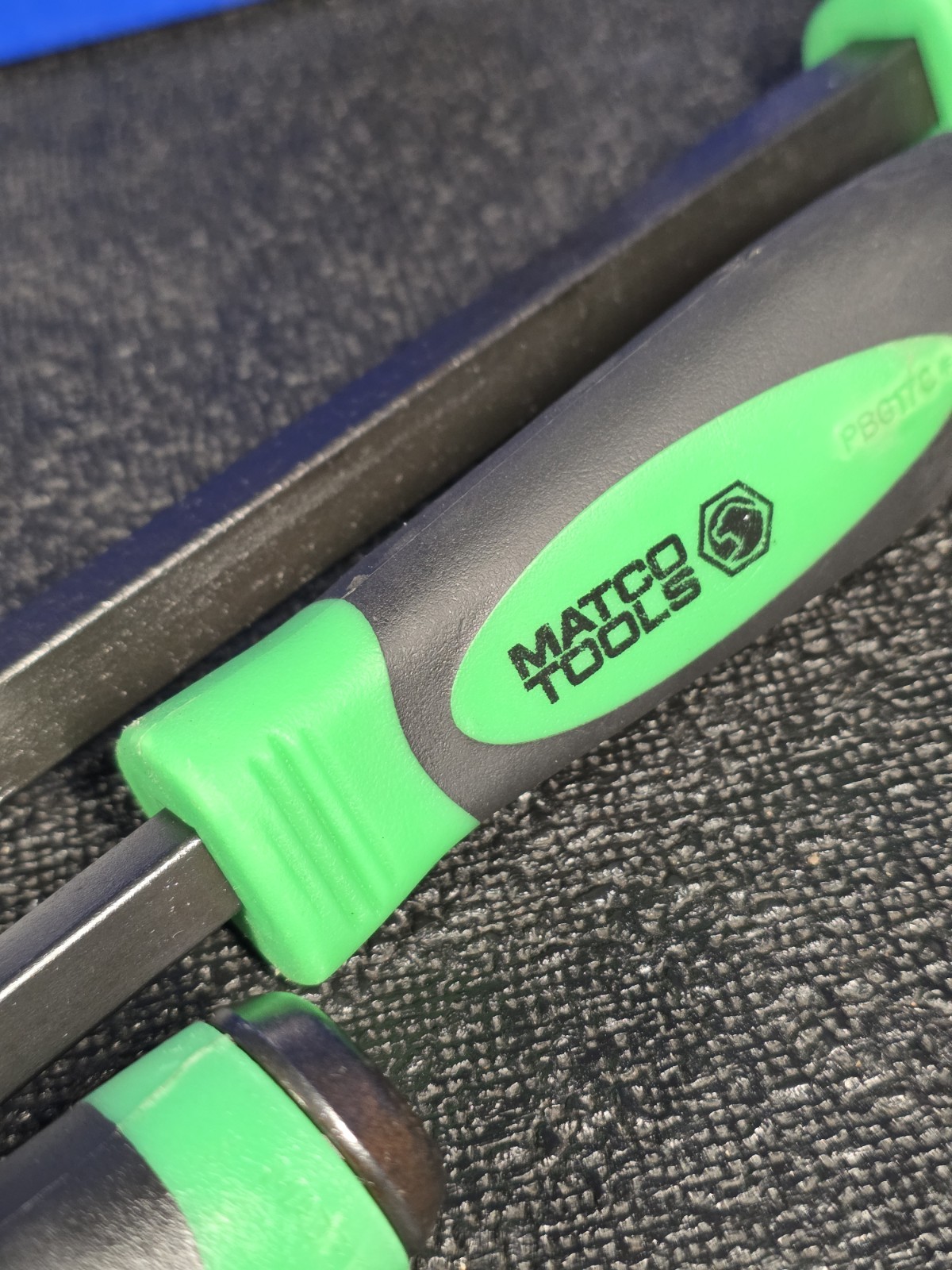 Matco Tools PBSG4C 4-Piece Green Curved Tip Prybar Set 8» 12» 17» 25″