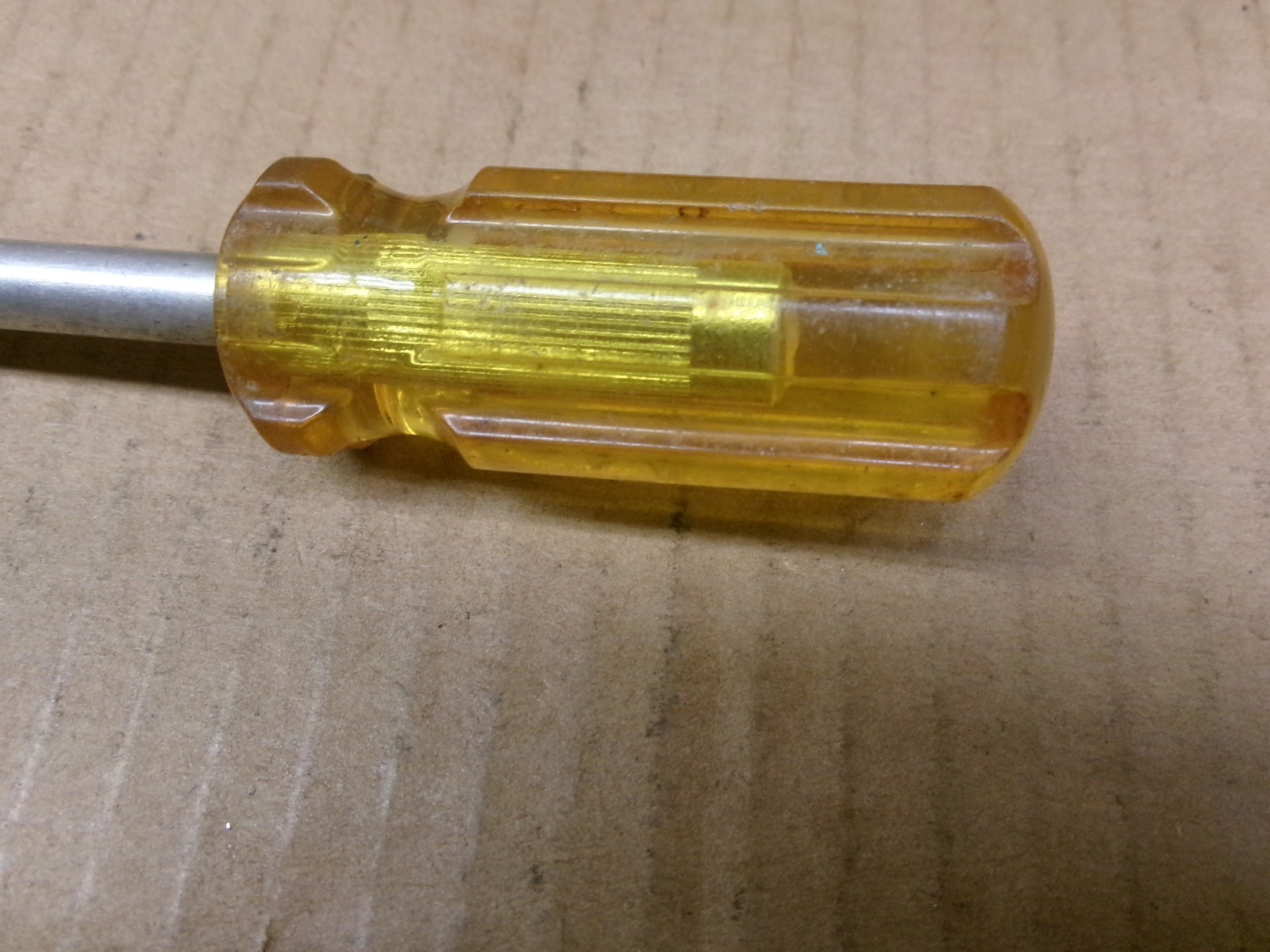 Ullman Tools USA 4″ Straight Blade Screw Starter With Amber Handle No H-23