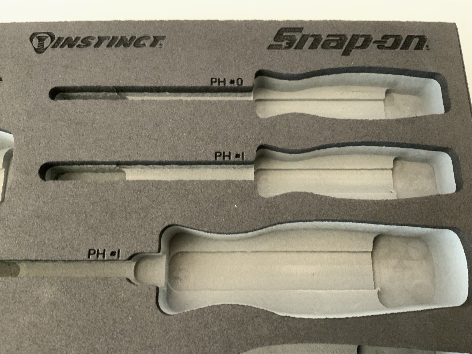 Snap-On Tools 16 Pc Soft Grip Combination Screwdriver Foam Set SGDX160BFMB