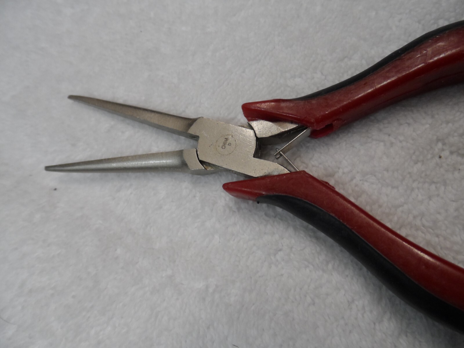 Craftsman Professional 5-1/2″ Needle Nose Precision Pliers PN 45661 (red/black)