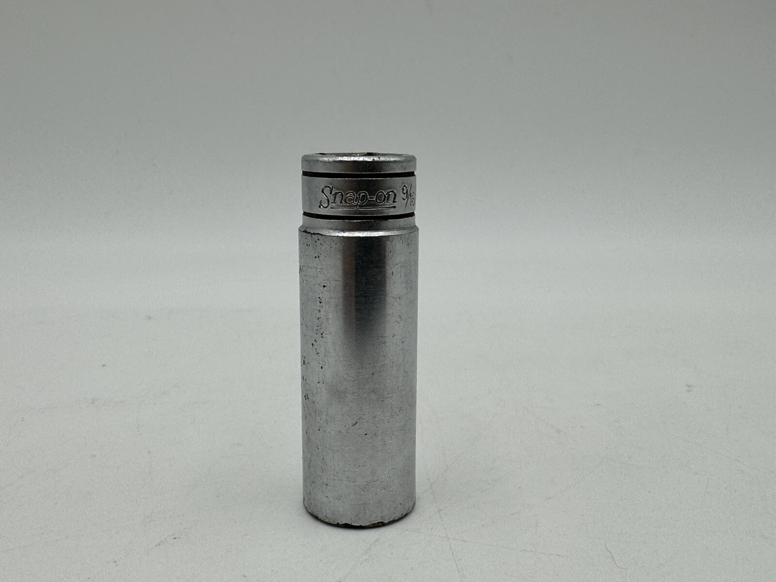 Snap-On USA [SFS181] 9/16″ 3/8″-Drive SAE Deep 12-Point Chrome Socket. G7