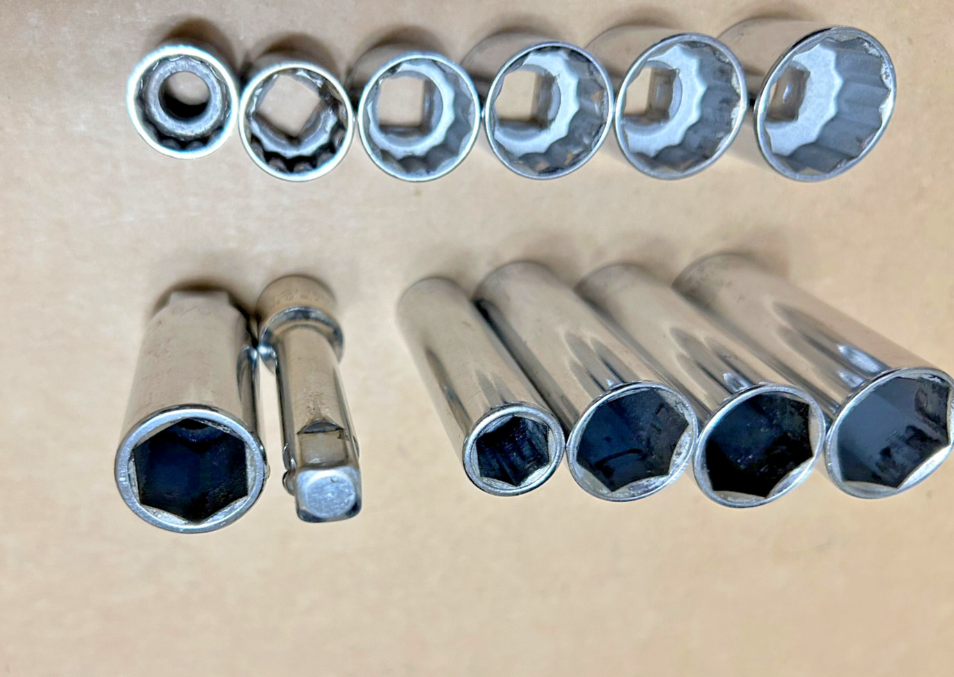 13 – Craftsman-Sears, 3/8″ Ratchet Wrench, 6 Standard 12-pt/ 5 deep Sockets-6pt