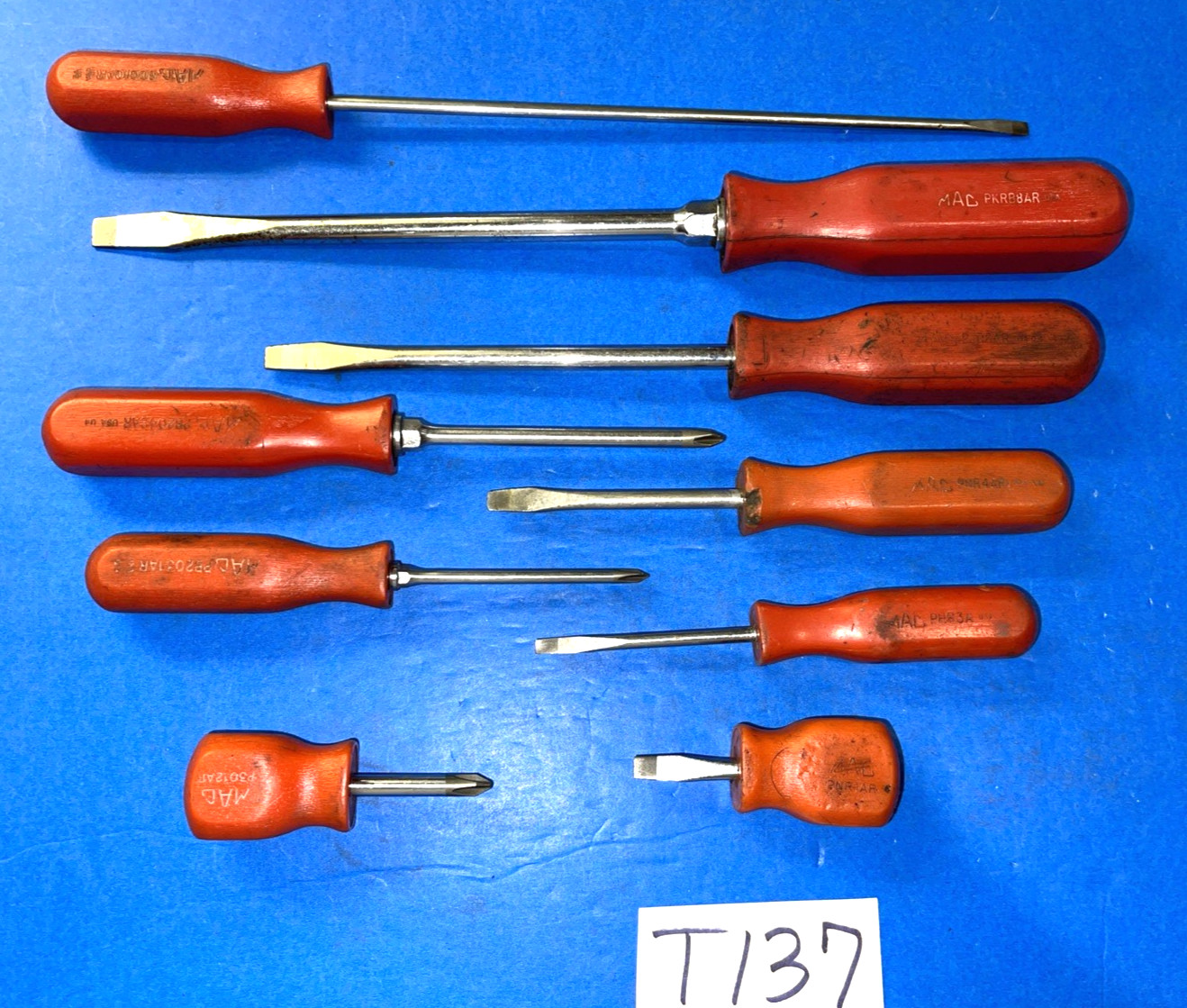 MAC TOOLS VINTAGE 9 PIECE ASSORTED RED HARD HANDLE SCREWDRIVER SET