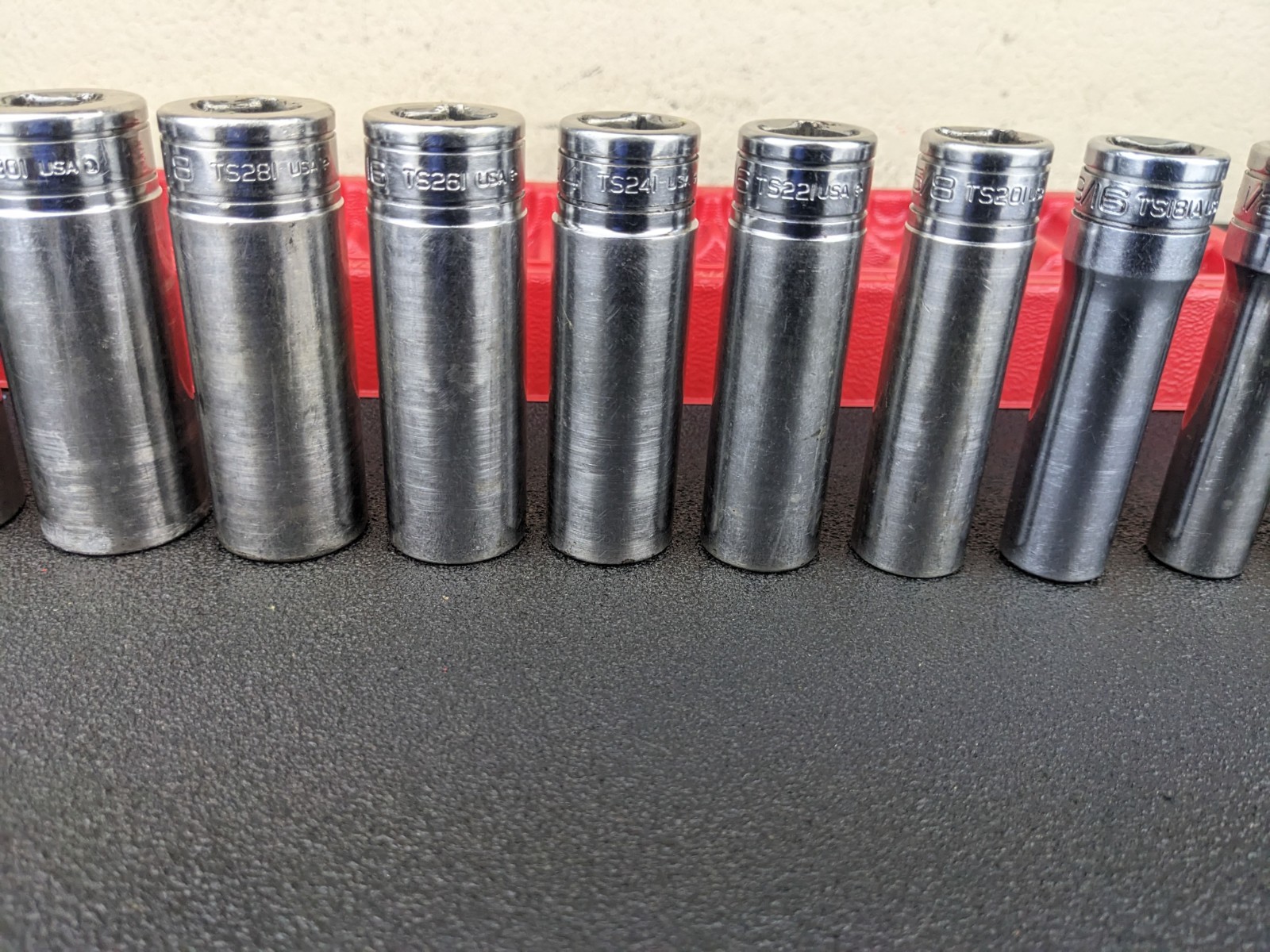 #bo810 Snap-on Tools 1/2″ Drive 6 Point Deep Socket Set 3/8″ to 1-1/8″ 313TSYA