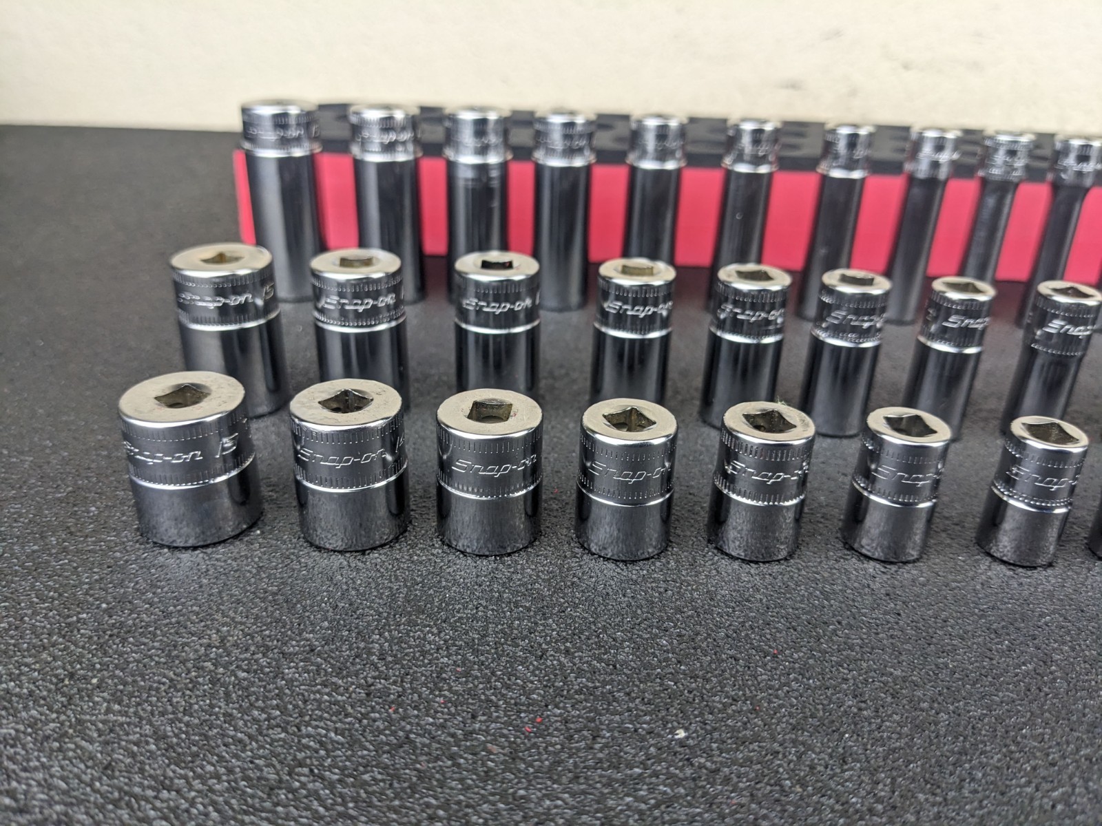 #bn381 Snap-On Tools 142STMMSYFR1 42pc 1/4″ Drive 6-Point Metric Foam Socket Set