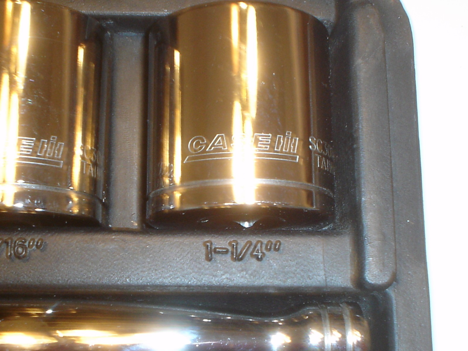 NOS Case IH 16-Piece 1/2″ Drive SAE 12-Point Socket Set Ratchet/Extension Unused