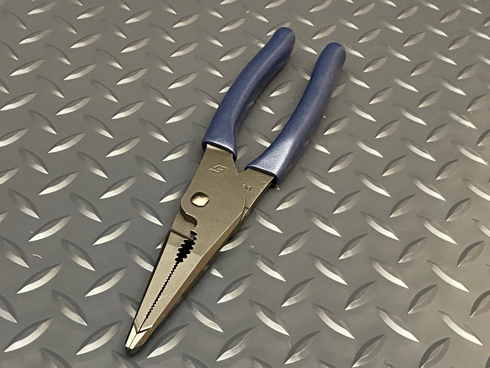 Snap On Tools NEW Power Blue 9″ Soft Grip Long Nose Slip Joint Pliers LN47ACFMB