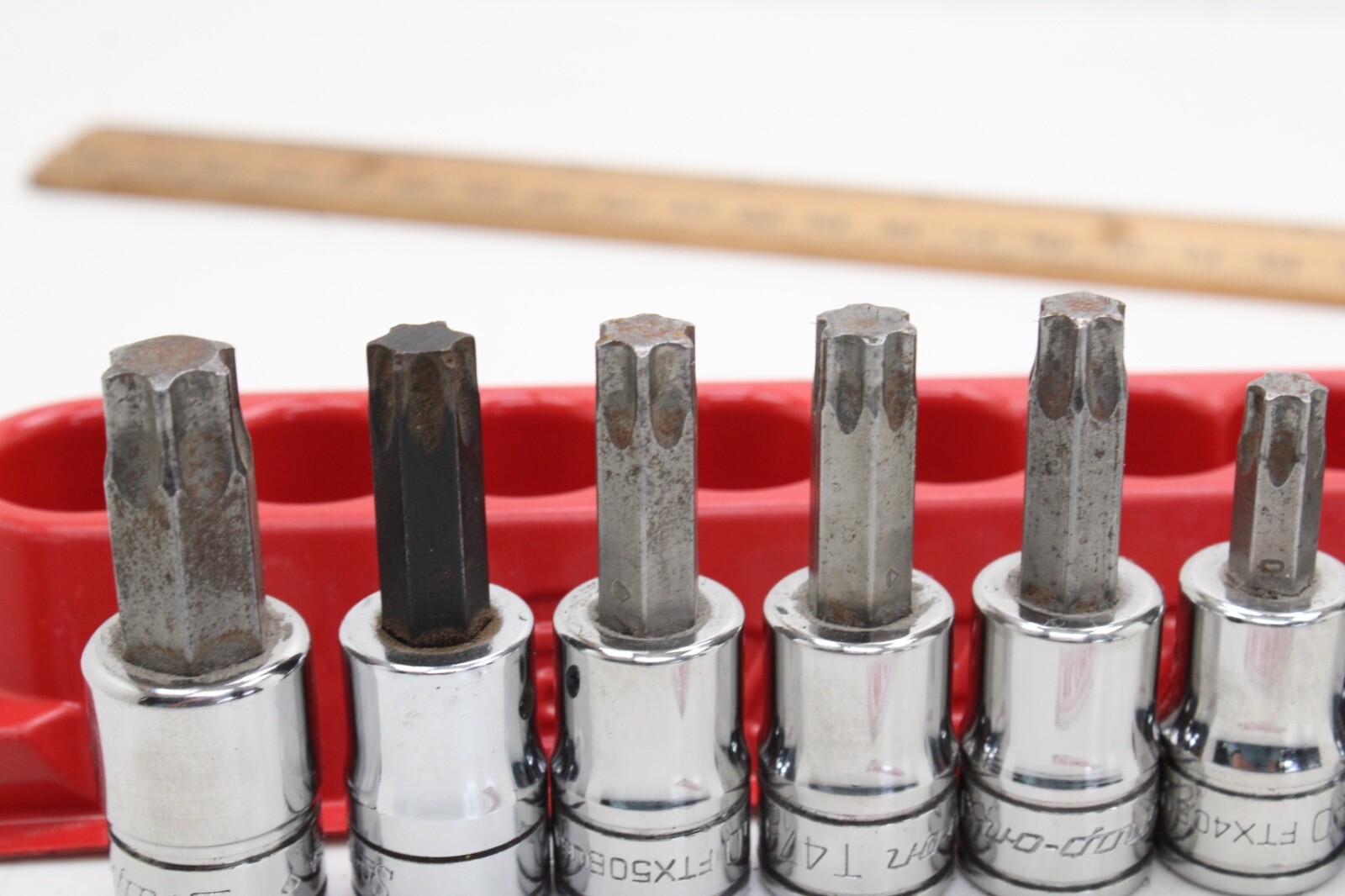 Snap On 212EFTXY T8-T55 12 Piece 1/4″/3/8″ Drive TORX Bit Standard Socket Set