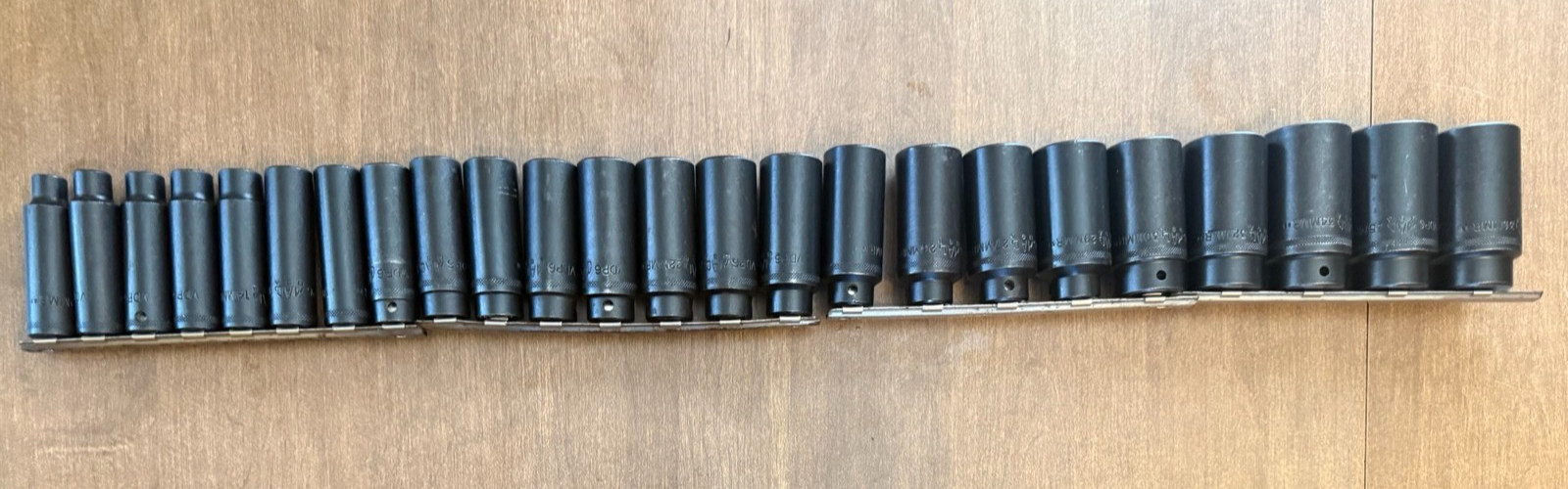 Mac Tools 24-PC. 1/2″ Dr. Metric Deep Impact Socket Set SVDPM246CBR & Tool Bag