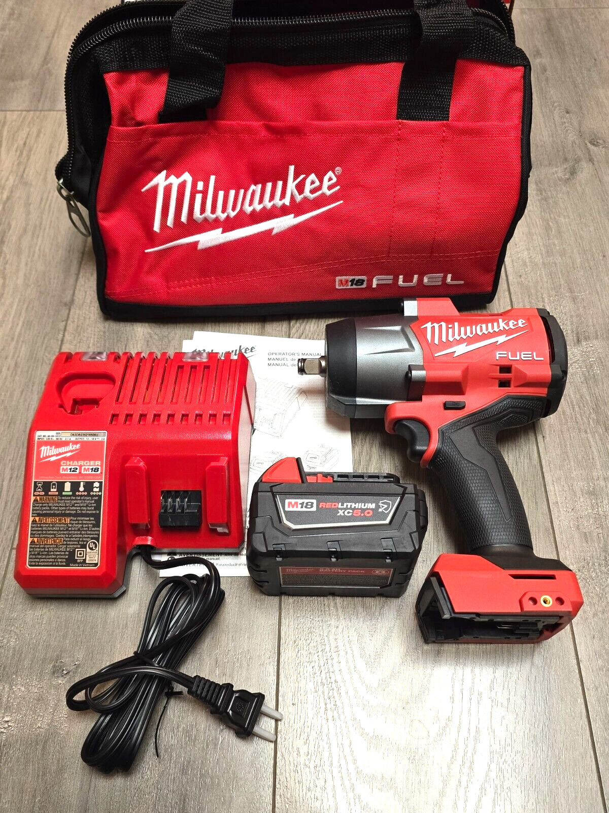 Milwaukee M18 FUEL 1/2″ High Torque 1600 ft-lb Impact Wrench 1) Bat Kit 2967-21B