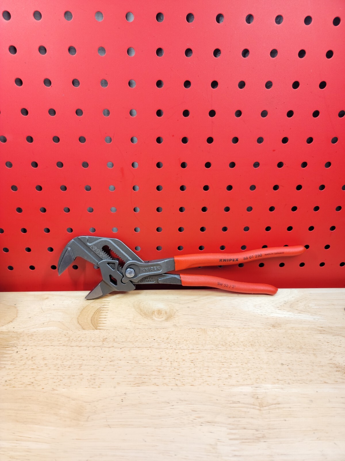 Knipex 10″ Adjustable Pliers Wrench 2″ Jaw Opening No Pinch Red 86 01 250