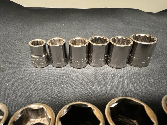 CRAFTSMAN 3/8″ DR 6PT-12PT made in USA SAE and Metric sockets, LOT of 46 PCS