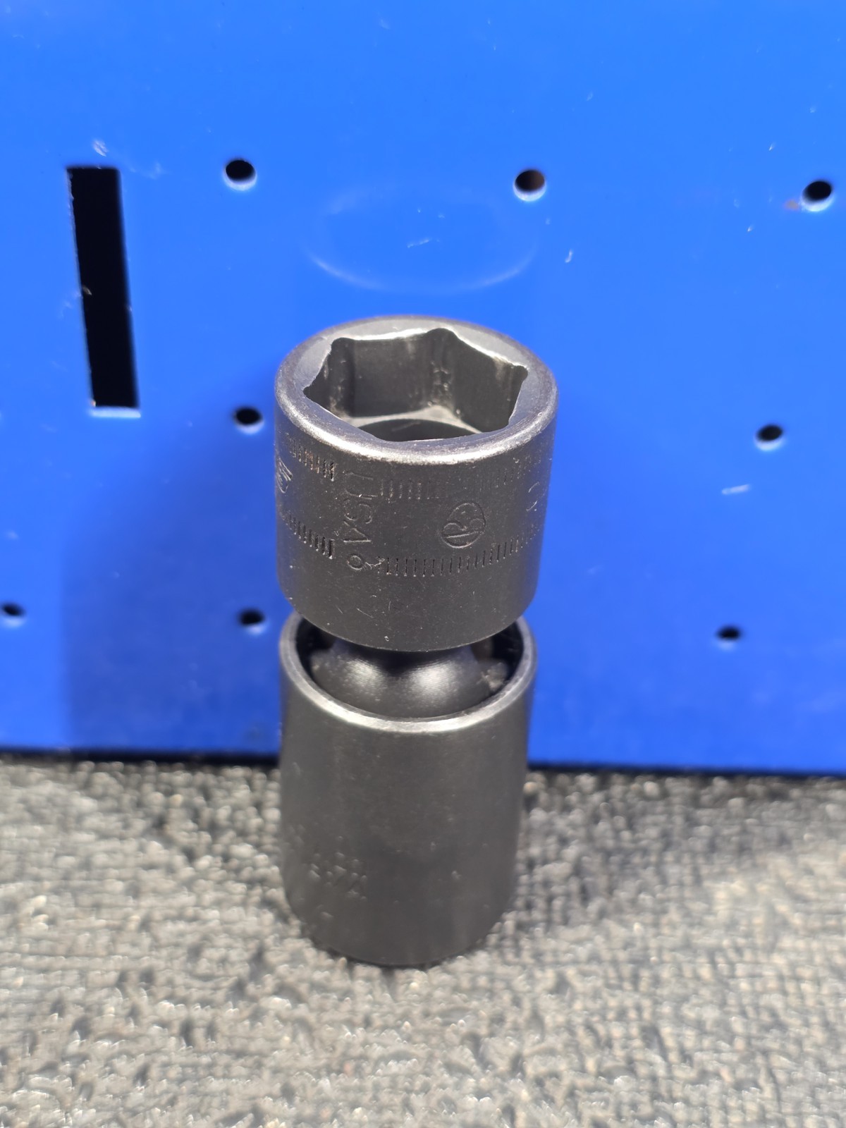 Snap-on Tools IPFM17C 17mm LIGHT USE 3/8″ Drive 6-Point Impact Swivel Socket