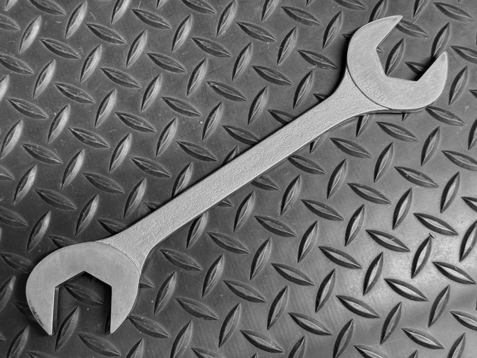 Cornwell Tools USA 1-1/4″ Angle head open end service wrench SAE AW-4040 USA