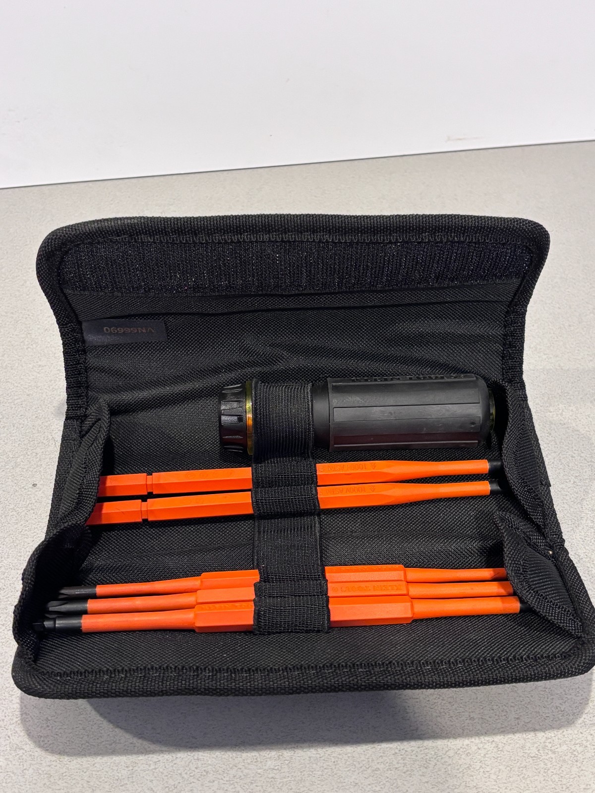 32288 Klein Tool Set – 8-in-1 Insulated Interchangeable Screwdriver Set
