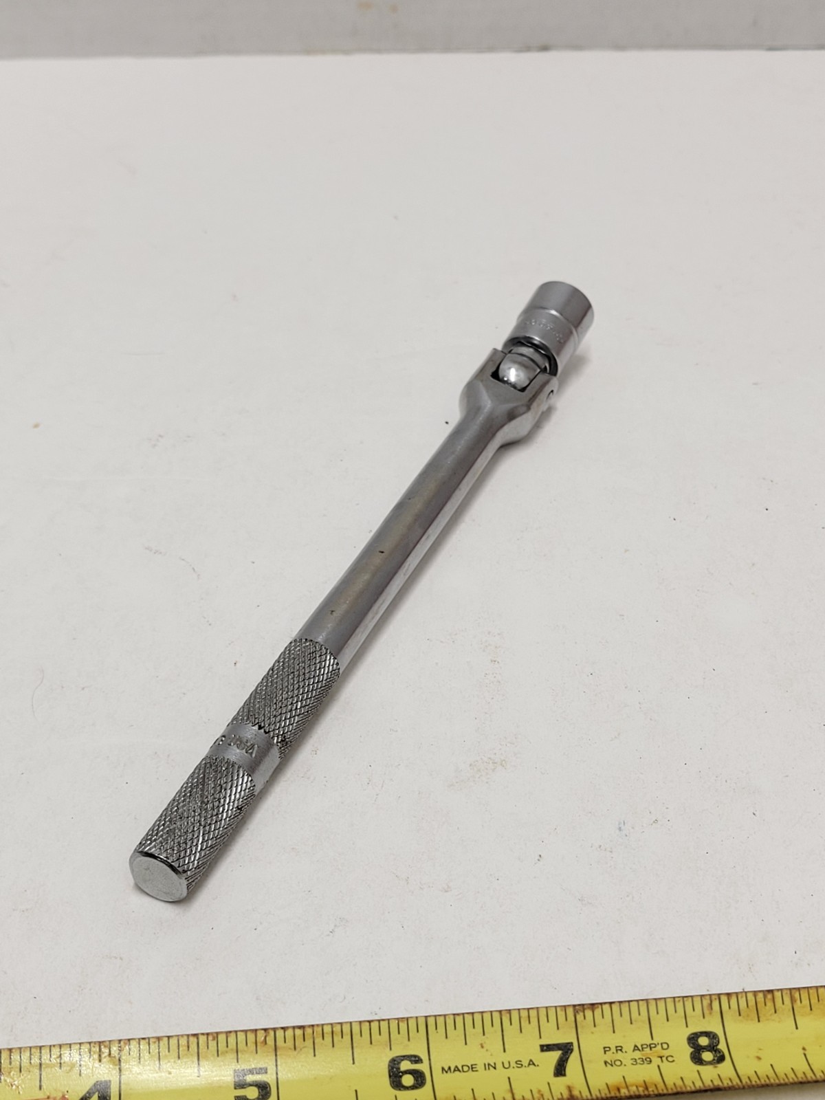 Snap-on FV10B 3/8″ Drive 7-7/8″ Long Flex Head Breaker Bar With 1/2 Socket