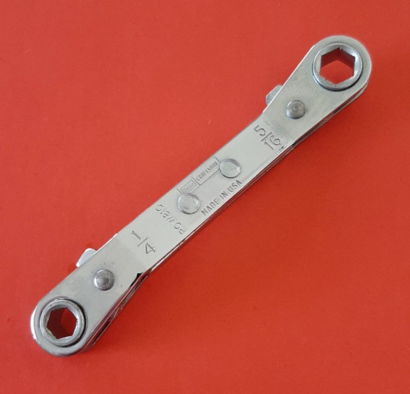 Craftsman USA ROW810 1/4″ x 5/16″ Offset Ratcheting Box Wrench 6pt Point
