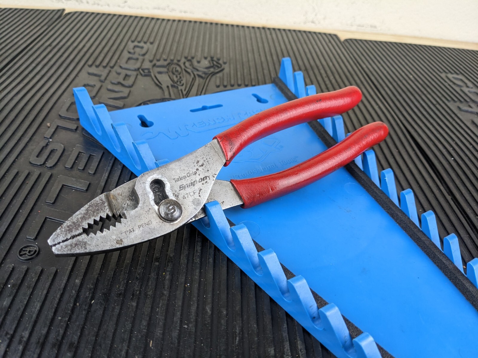 #bb753 Snap-On 47CF Red 8″ Long Soft Grip Slip Joint Pliers
