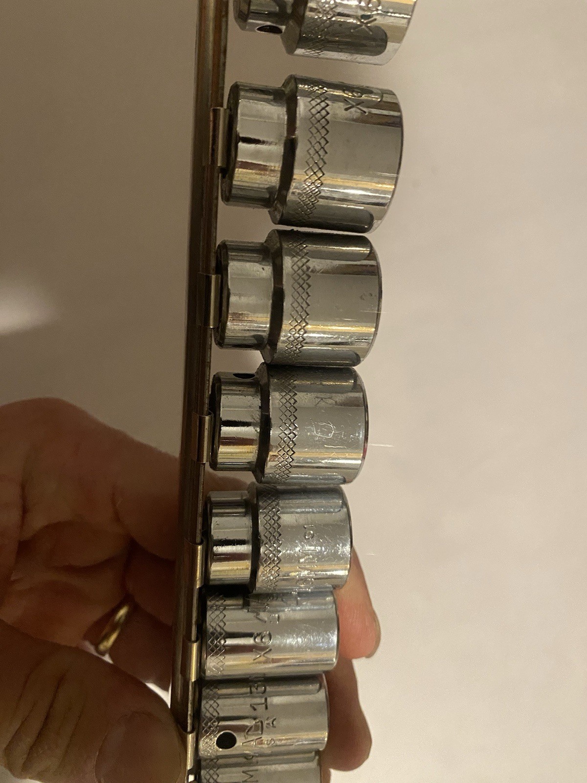 Mac Tools x6 series metric socket set. 14 pieces 6mm to 20mm