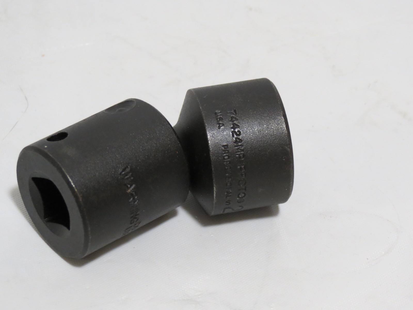 Proto 74424MP 1/2″ Drive 24mm Short 6 Point Impact Swivel Socket Overall 2 5/8″