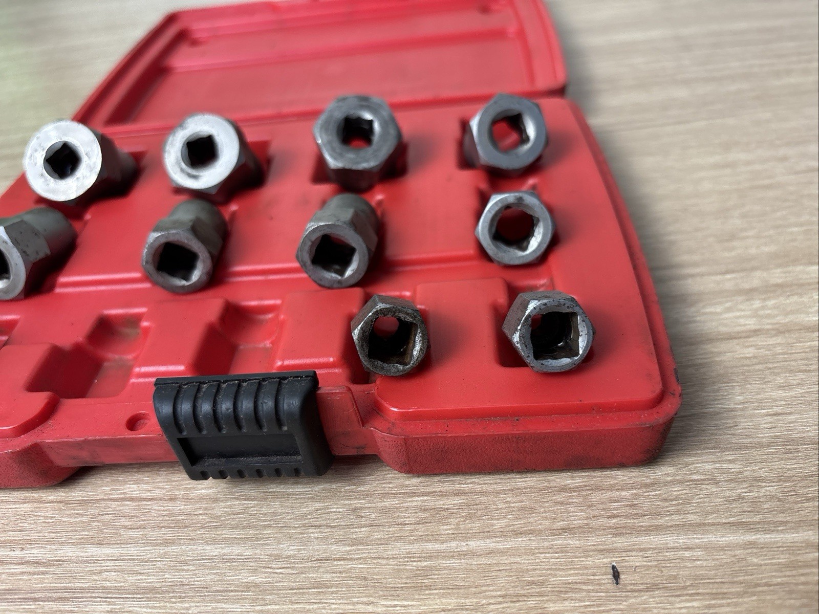 Matco MBX13 3/8″ Drive Bolt Extractor Set 1/4″-3/4″ 8mm-19mm 2 Pieces Missing