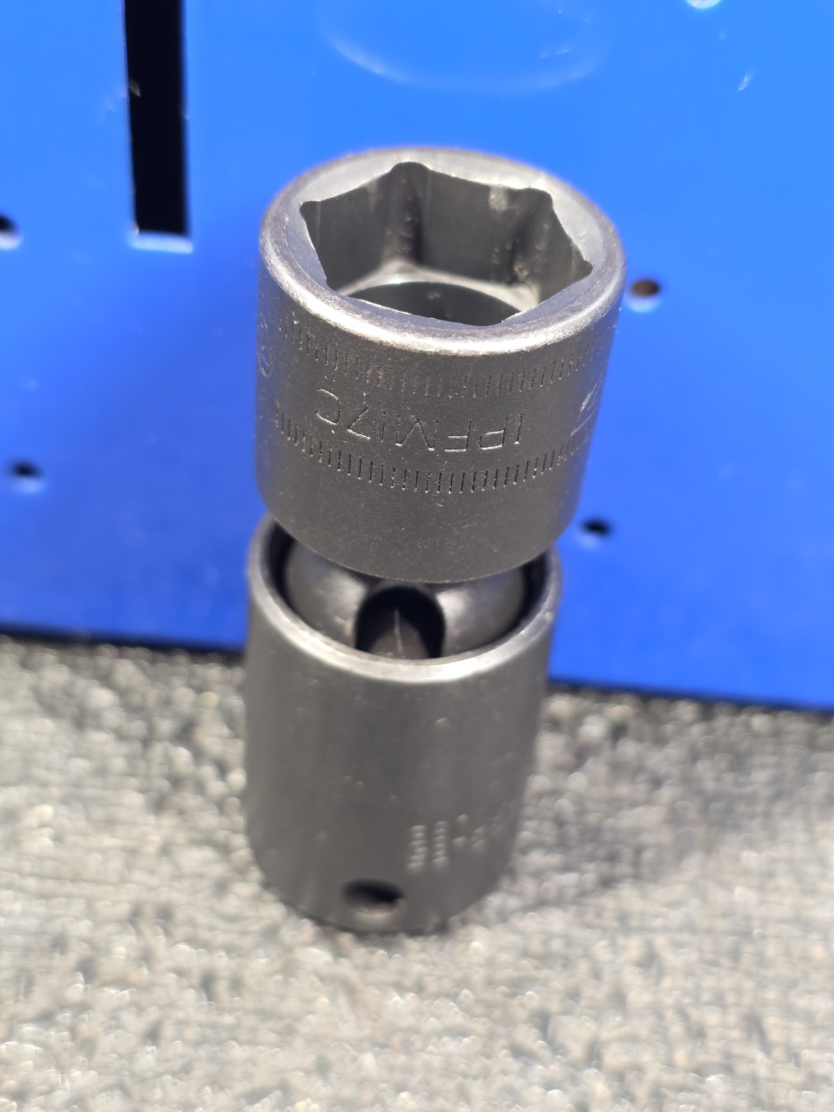 Snap-on Tools IPFM17C 17mm LIGHT USE 3/8″ Drive 6-Point Impact Swivel Socket