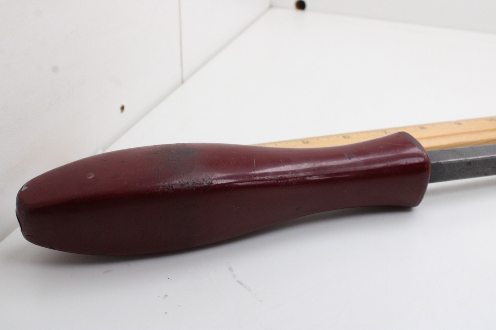 Unbranded 5/8″ Blade 18″ Long Shaft Flat Hard Maroon Handle Screwdriver