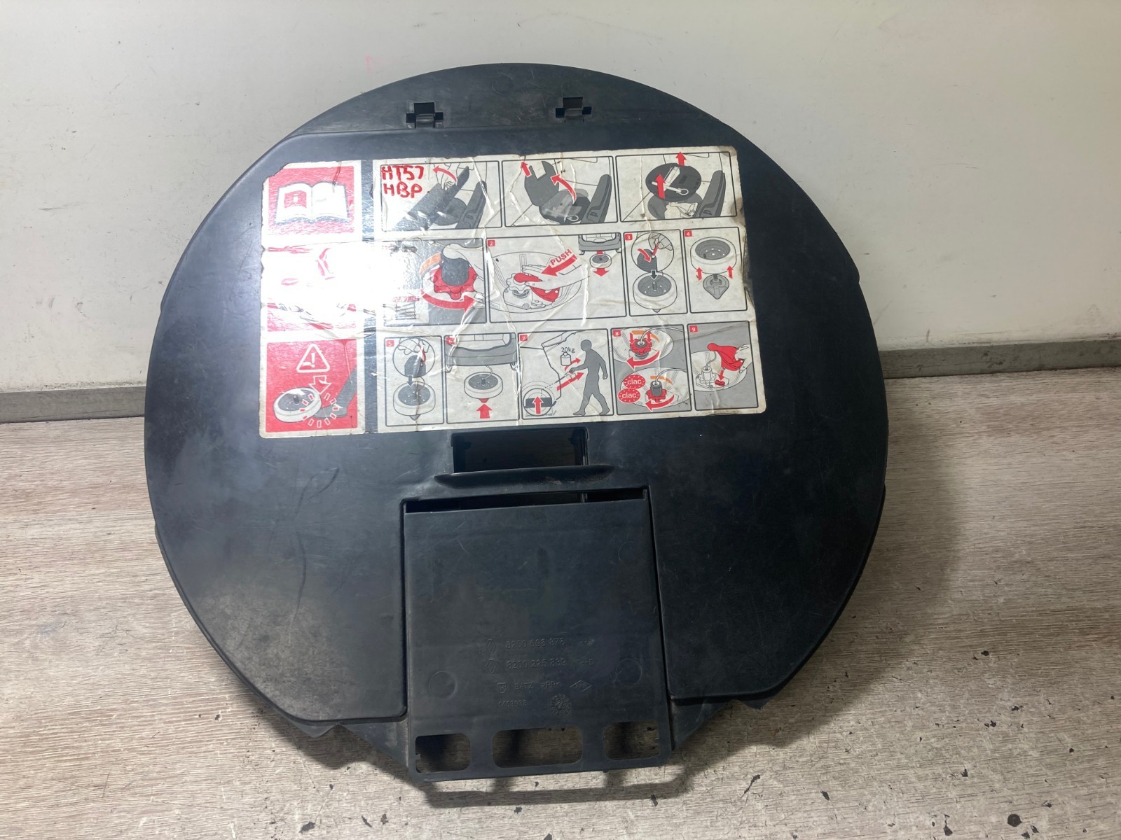 2008 RENAULT CLIO WHEEL JACK TOOL KIT 8200696876