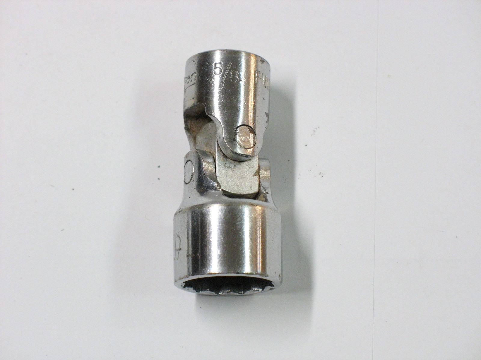 Snap-On Tools 5/8″ 3/8″ Drive 12 Point Shallow Universal Swivel Socket FVU20