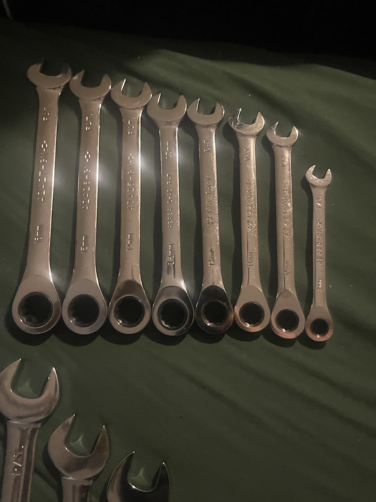 16 Piece Craftman Reversible Rachet Standard And Metric Wrenches