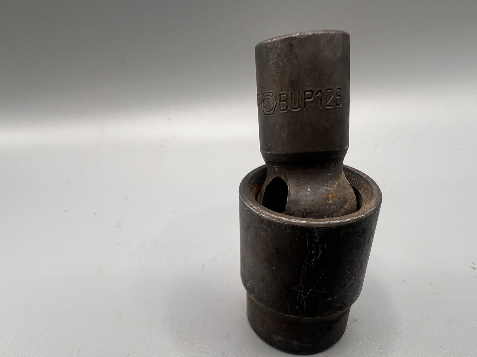 Matco Tools BUP126 Swivel Flex Universal Impact Socket 3/8″ SAE 3/8″ Drive 6 Pt