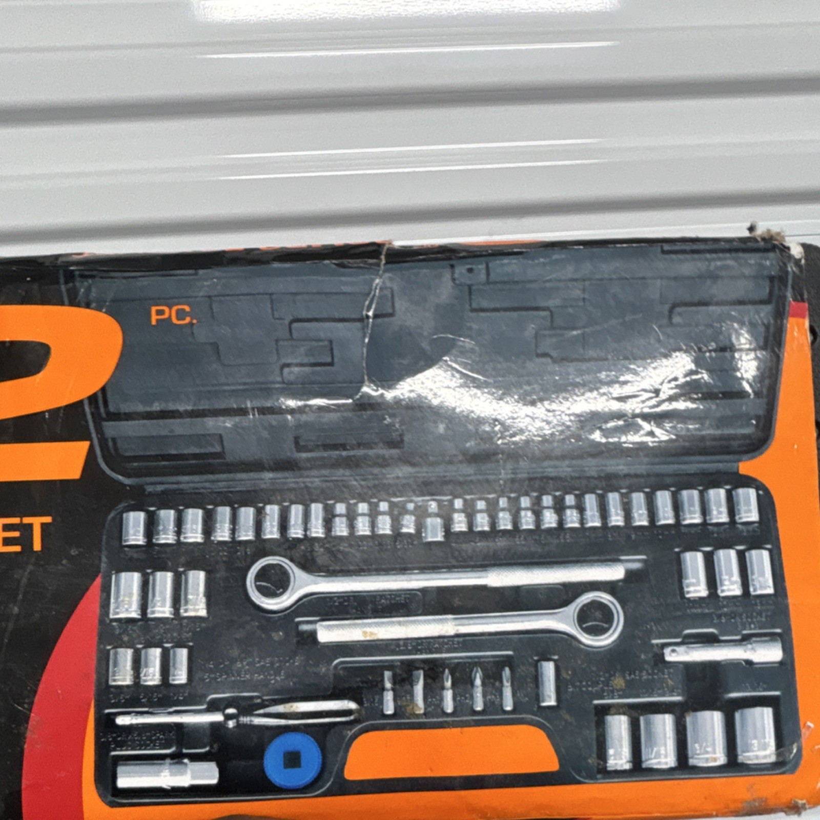 52 Pc Combo Ratchet & Socket Set SAE/Metric – 1/4″, 3/8″, 1/2″ Drives