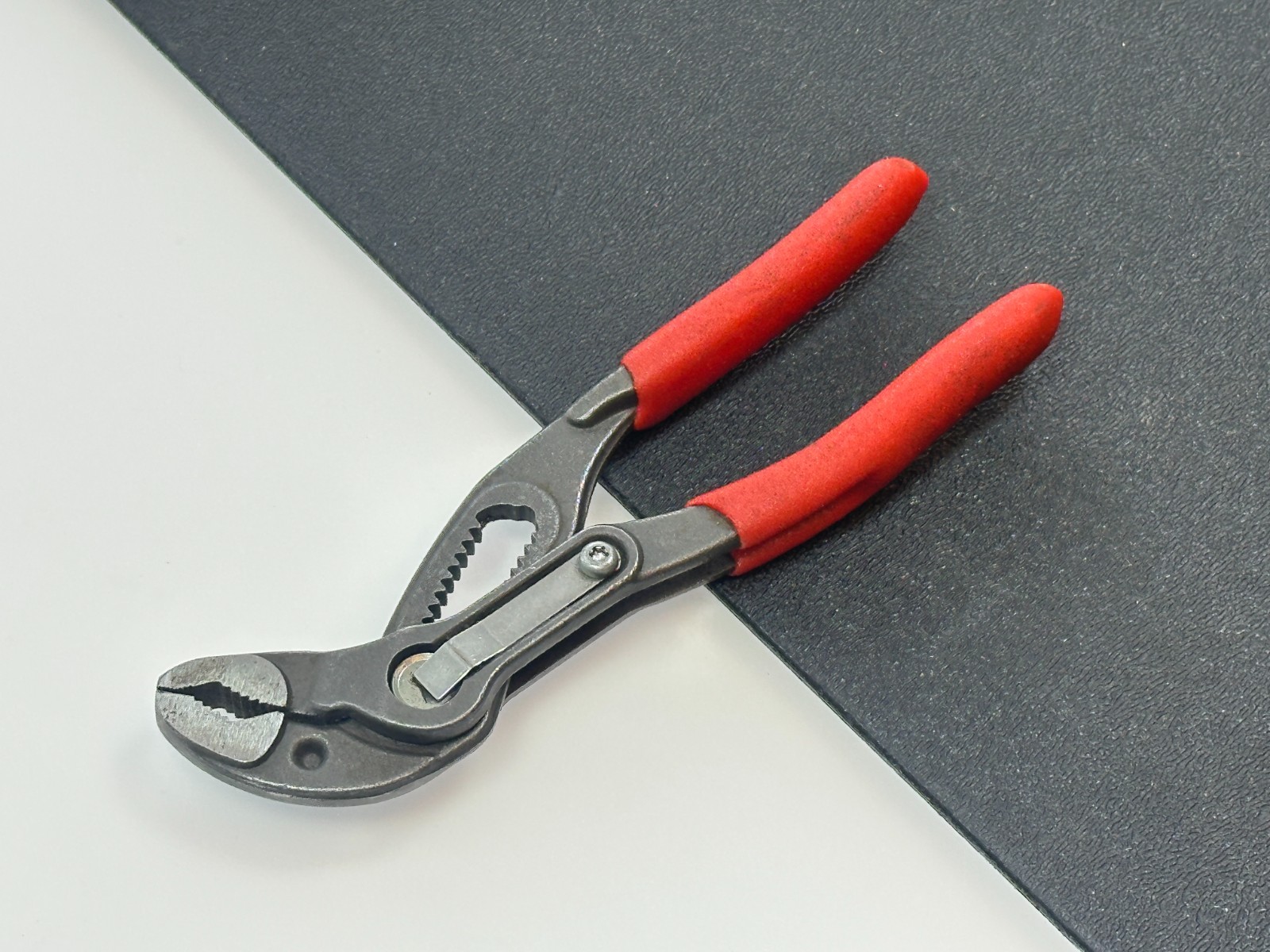 MAC Tools P5C 5″ Mini Compact Self Gripping KNIPEX COBRA Locking Pliers RED GRIP