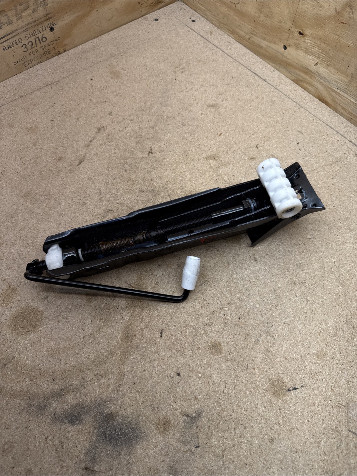 2012-2018 AUDI A6 A7 S6 S7 C7 EMERGENCY SPARE TIRE JACK 4G0011031 F OEM