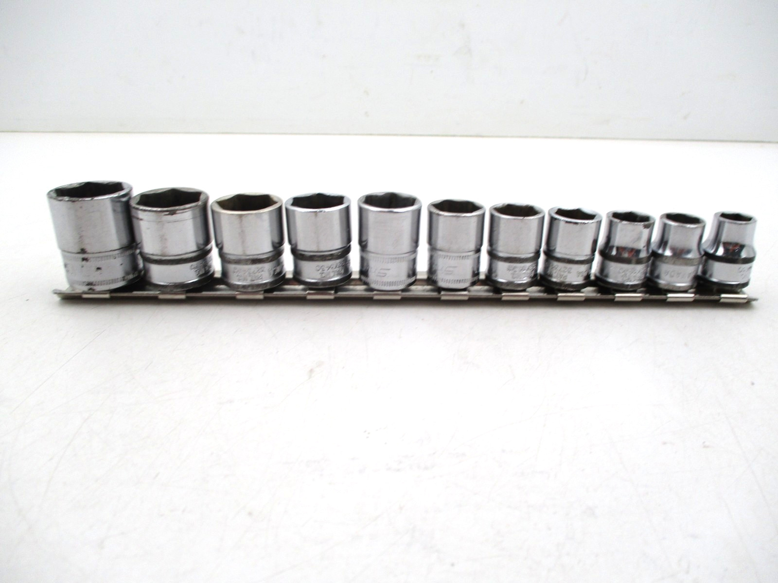 SNAP-ON 11 Pc Shallow Socket Set 3/8″ Drive 6 Point 9- 19mm 212FSMY Minus 8mm
