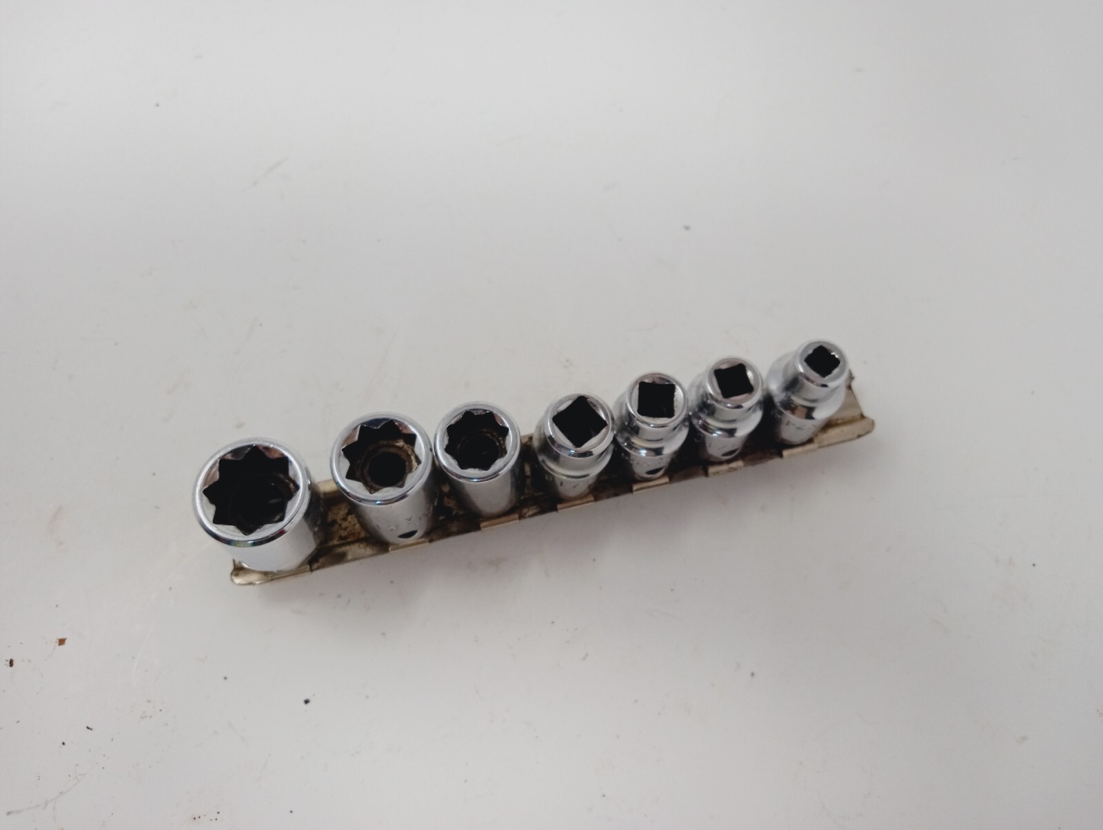 Mac Tools 7 Piece Set X168 to X74 3/8″ Drive 8 Pt Shallow Chrome Sockets W/Tray