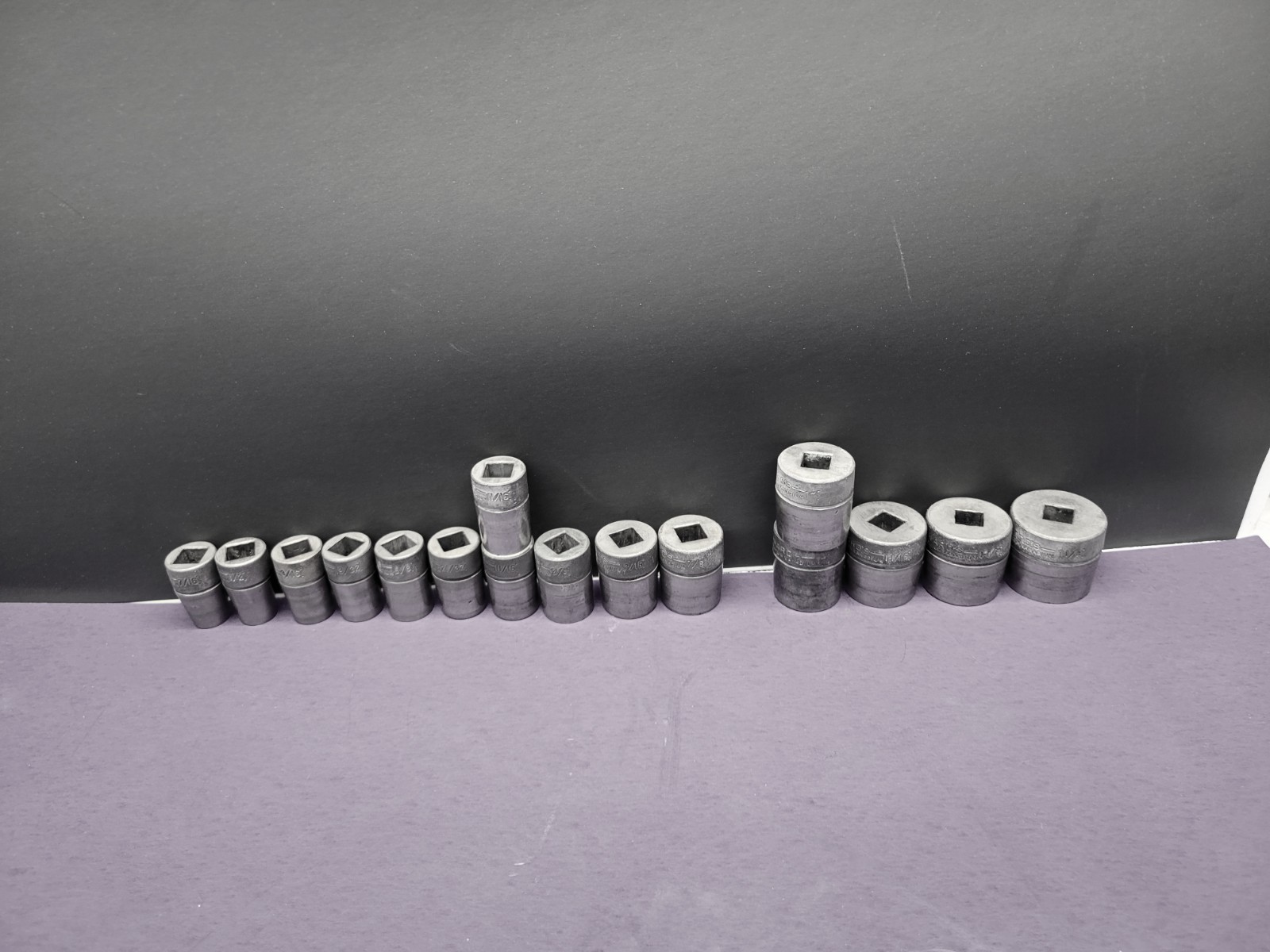 16 VINTAGE WARD’s 1/2 DRIVE SHALLOW SOCKET SET 12PT. 7/16″-7/8″ & 1″TO 1 1/4″
