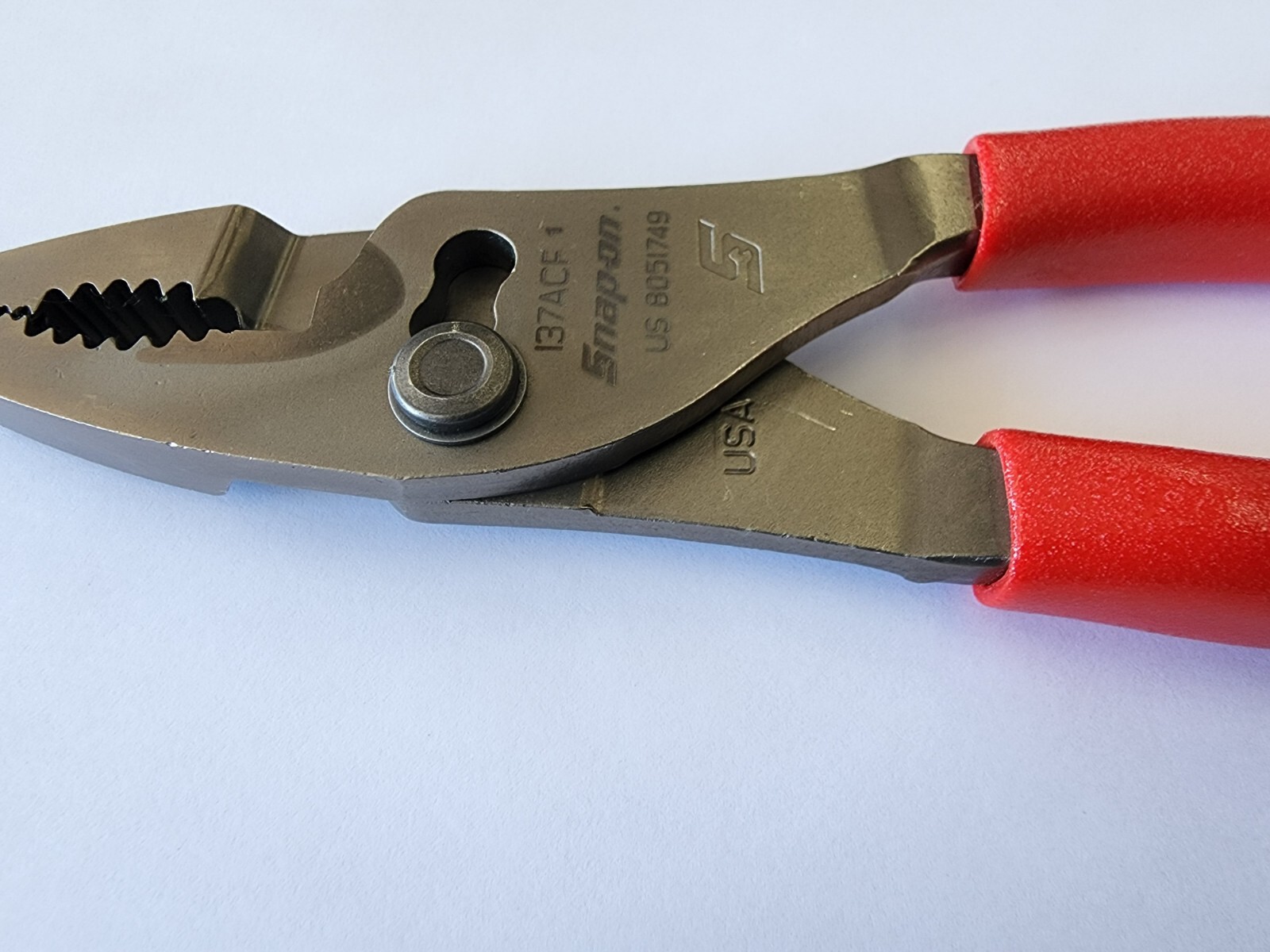 Snap-on Tools USA NEW RED 8″ Soft Grip Combo Slip-Joint Pliers w/ Cutter 137ACF