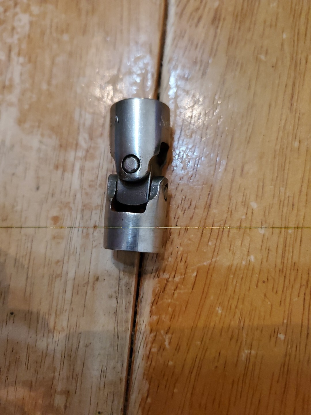 Snap On 3/8″ Drive 7/16″ 12PT SAE Chrome Universal Swivel Socket FVU14