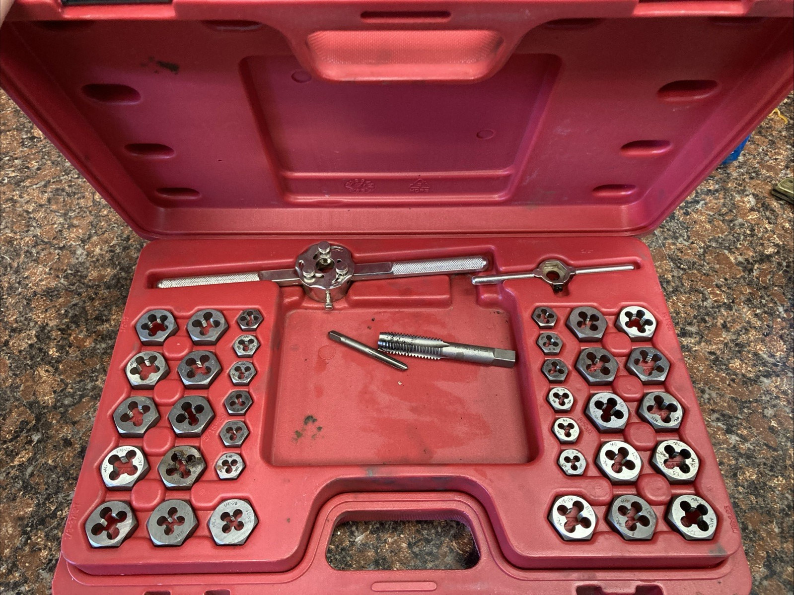 MAC Tools TD76COMBOS-US 76-PC SAE & Metric Tap and Hex Die Set – B4